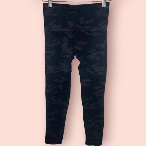 SPANX Look At Me Now Seamless Compression Double Layer Waist Camo Leggings, Med - Picture 4 of 7